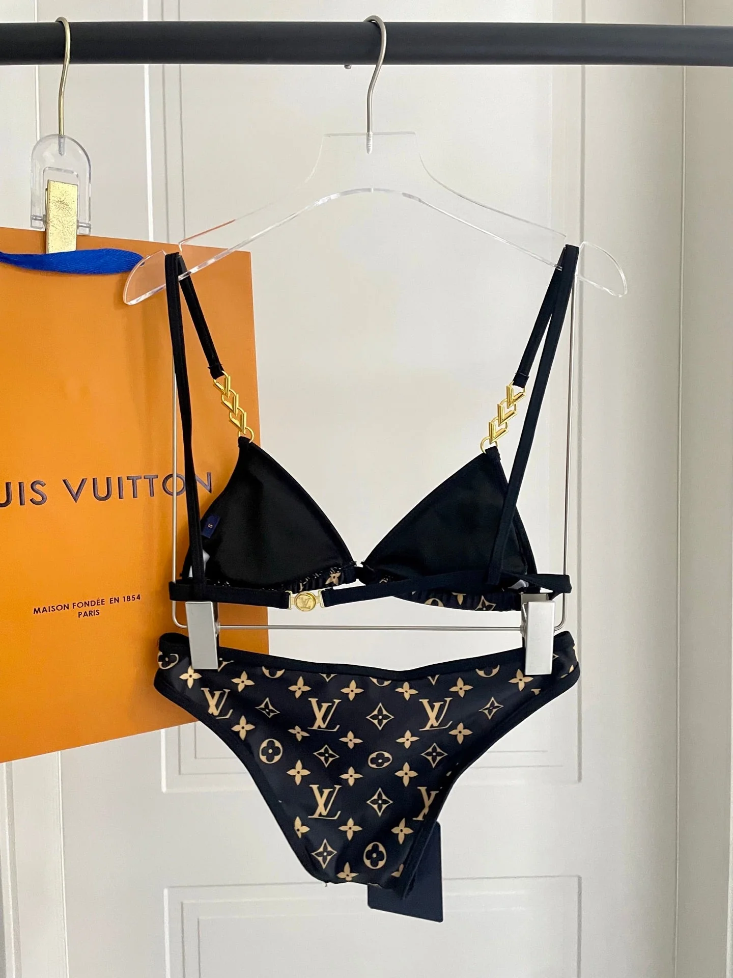 L swimsuit