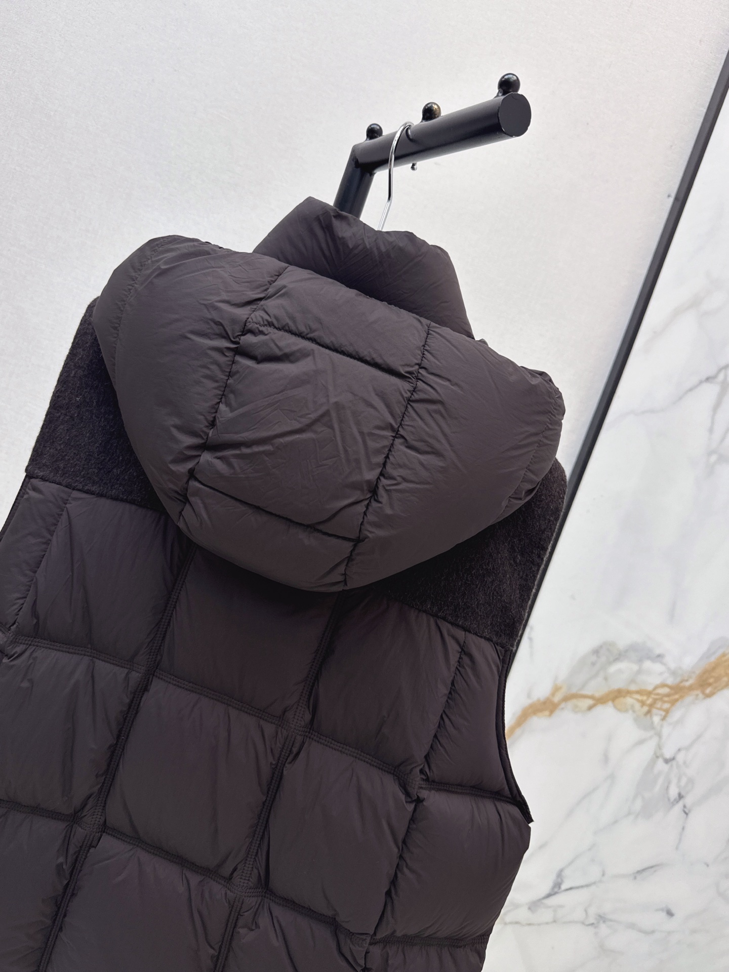 Max 26fw knit contract hooded down vest