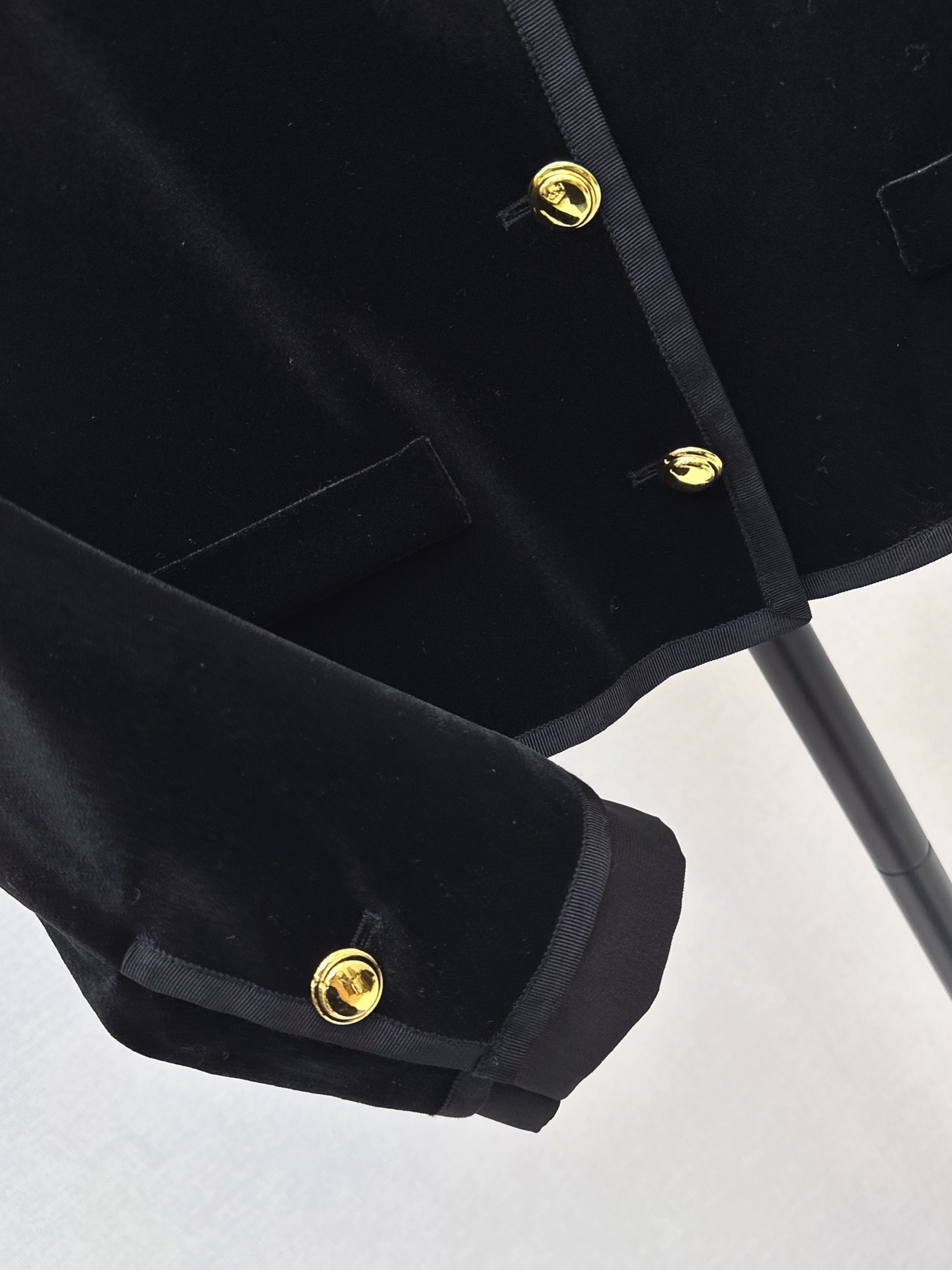 Miu 26fw cropped beading velvet jacket