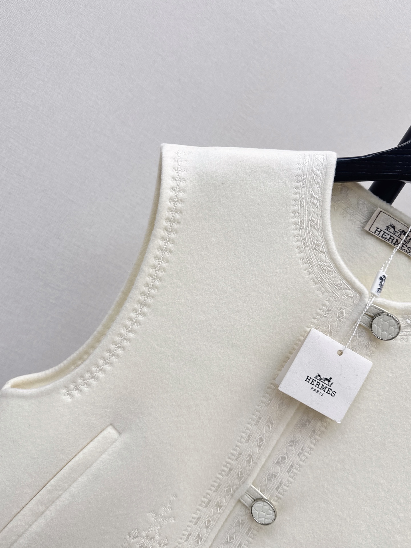 Her 26fw embroidery woolen vest
