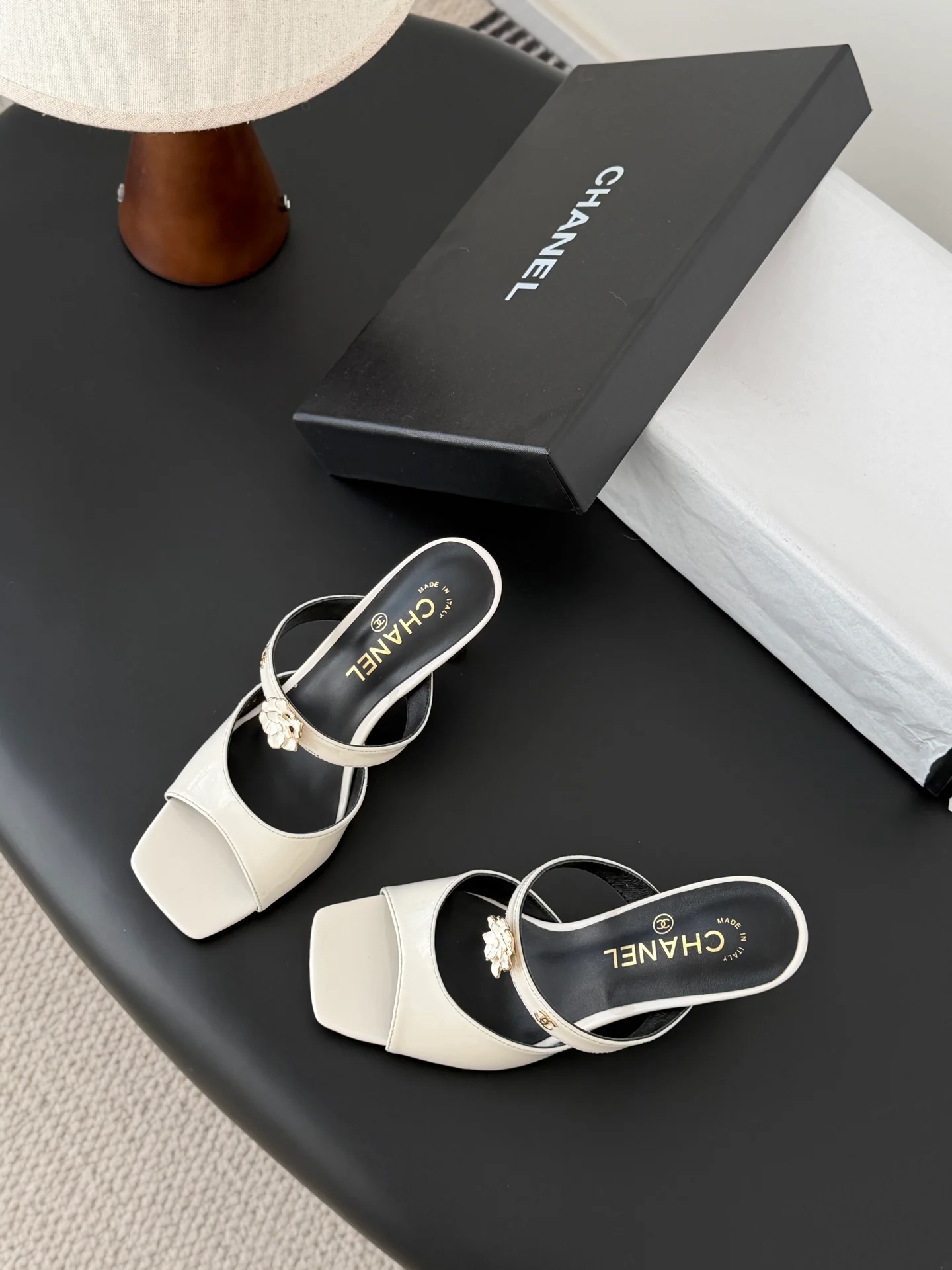 Chan 26ss camellia leather open-toe stiletto sandals