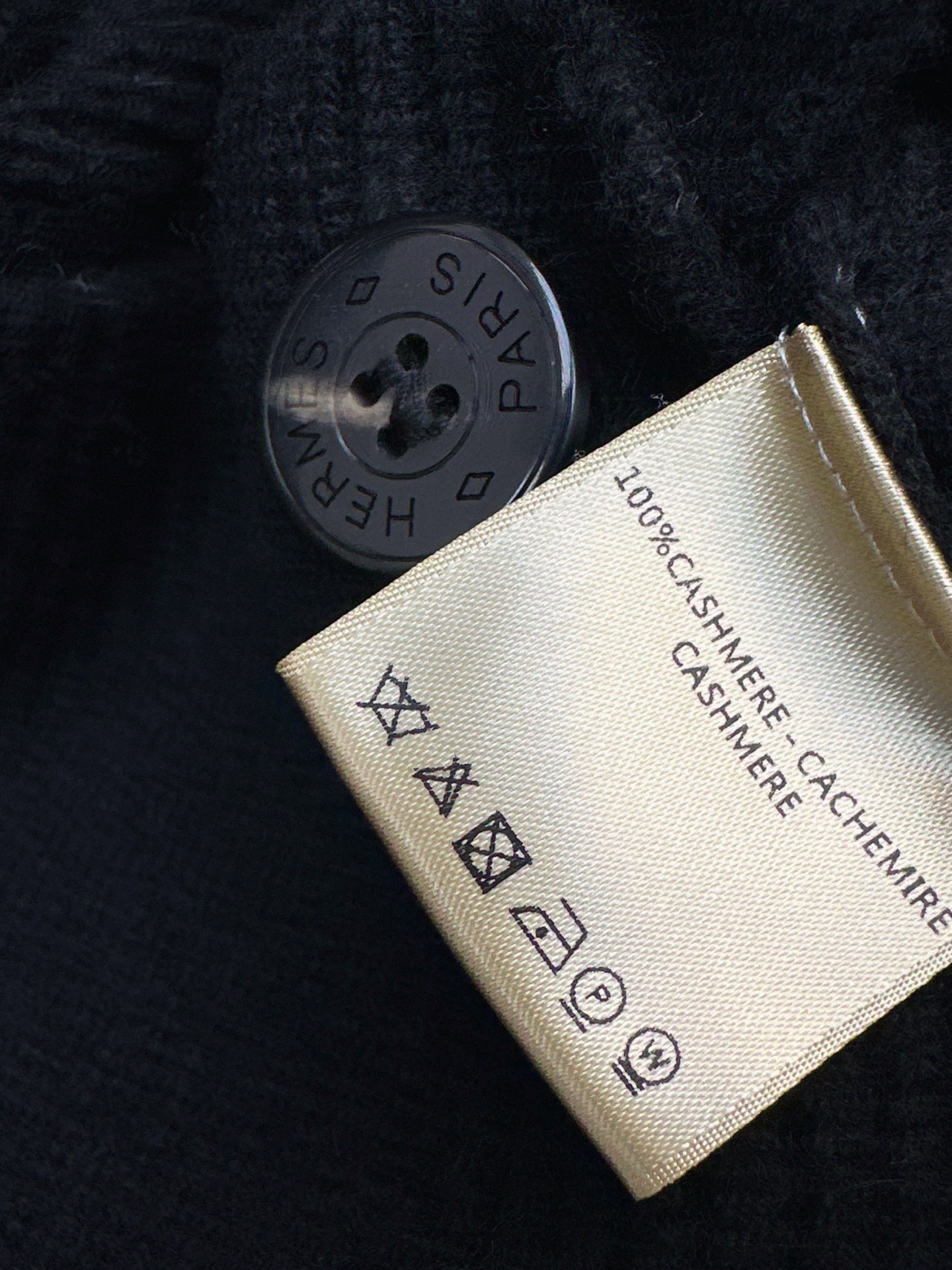 Her 26fw cashmere knit jacket