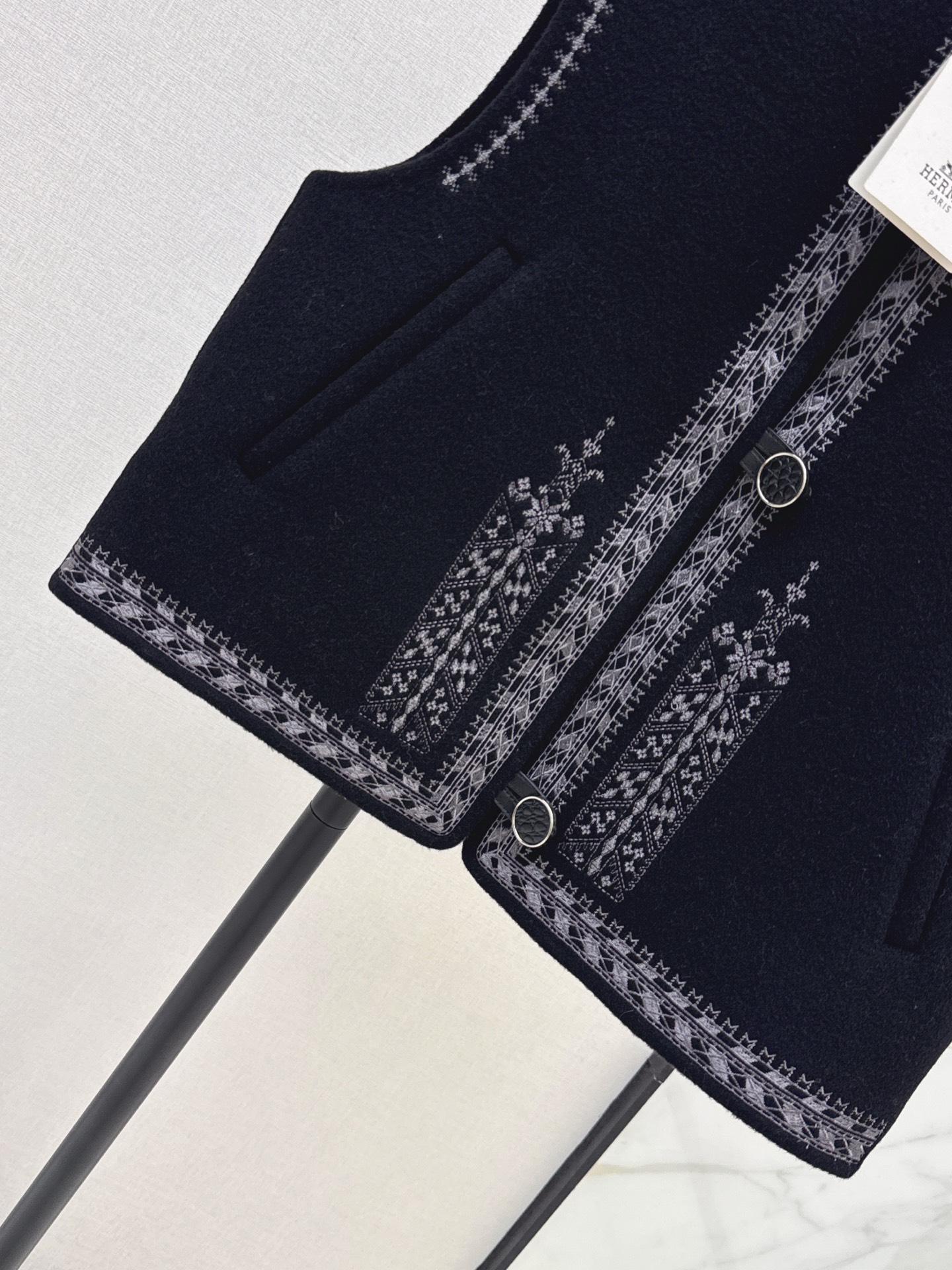 Her 26fw embroidery woolen vest