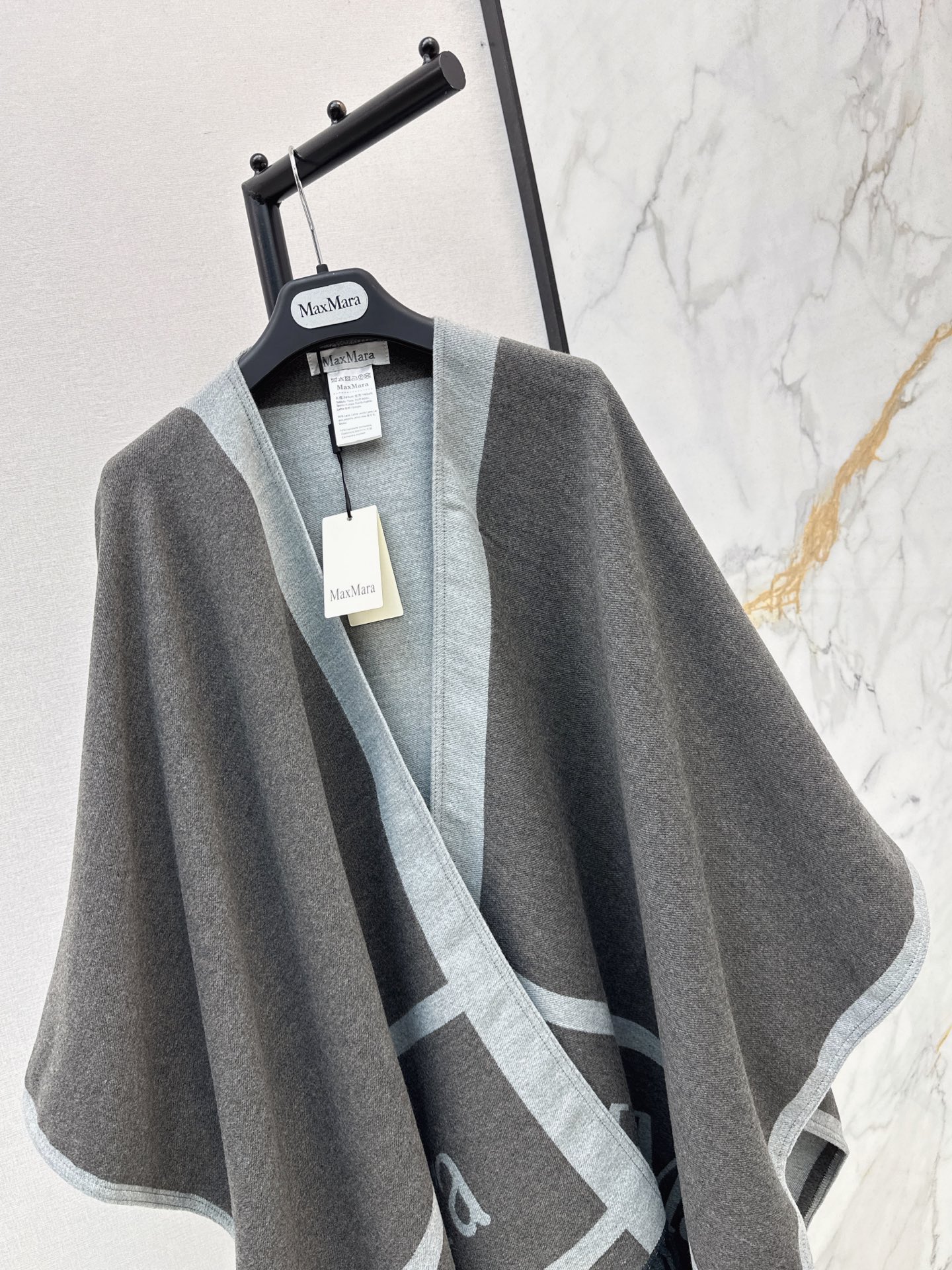Max 26fw jacquard shawls
