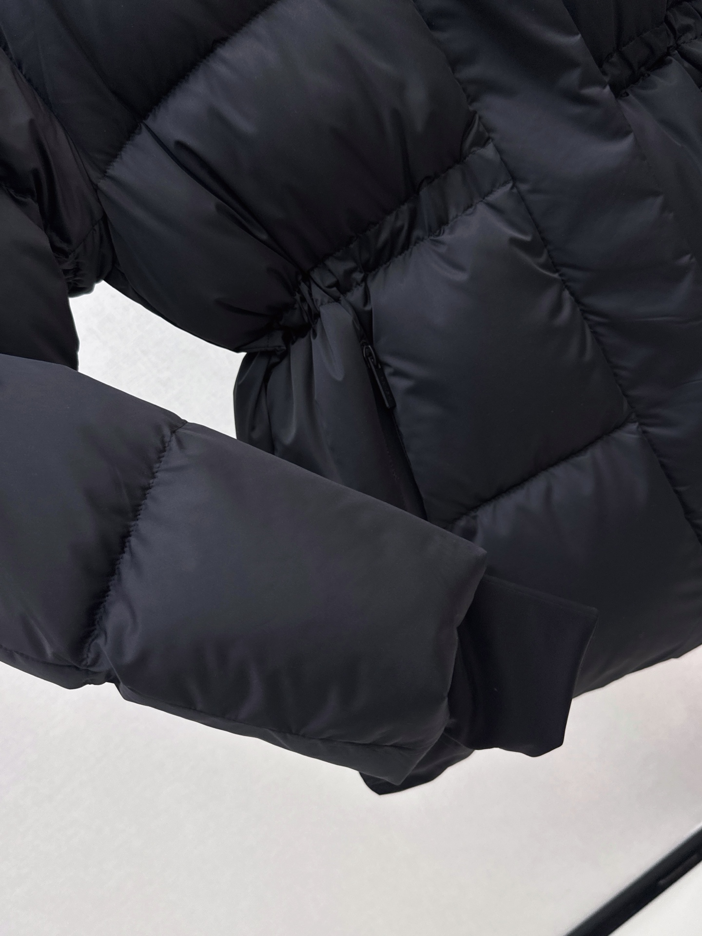 Pra 26fw hooded drawsting down jacket