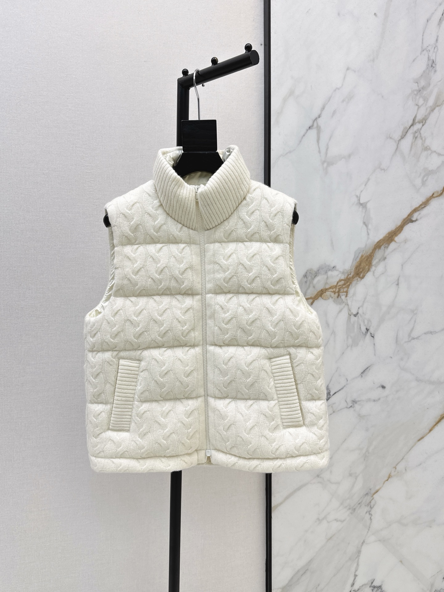 Brun 26fw knit contract down vest