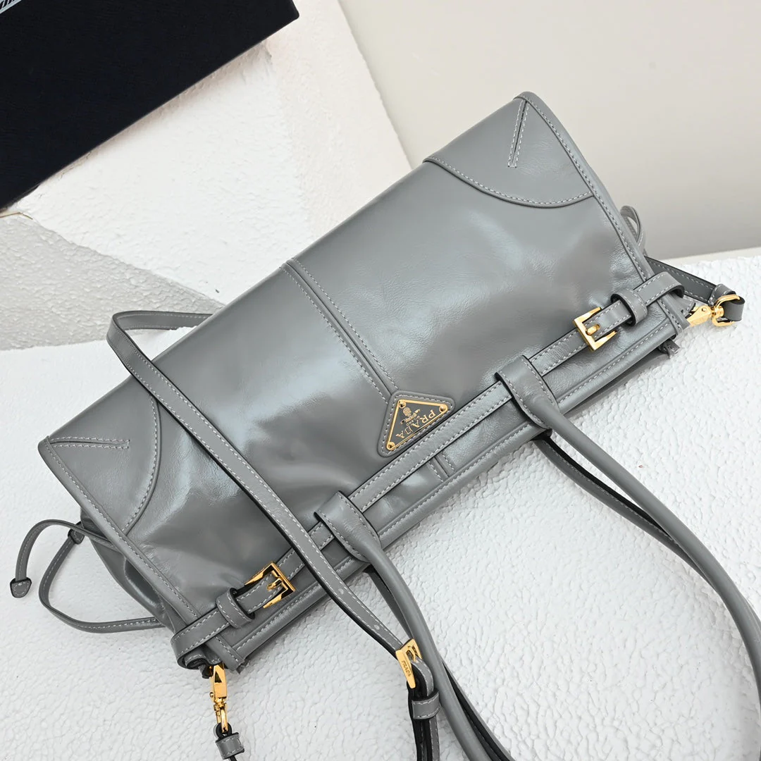 PD LuxSoft Medium leather handbag