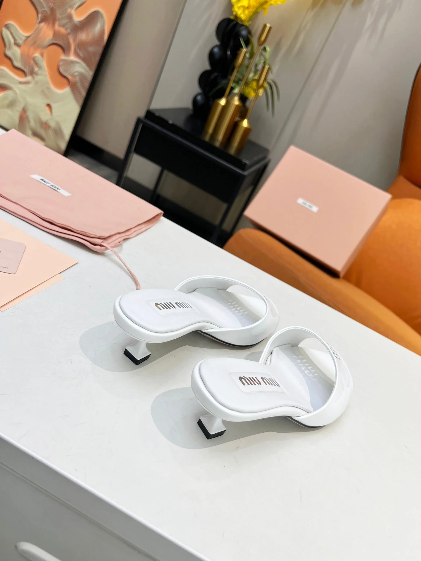 M LEATHER SLIPPERS