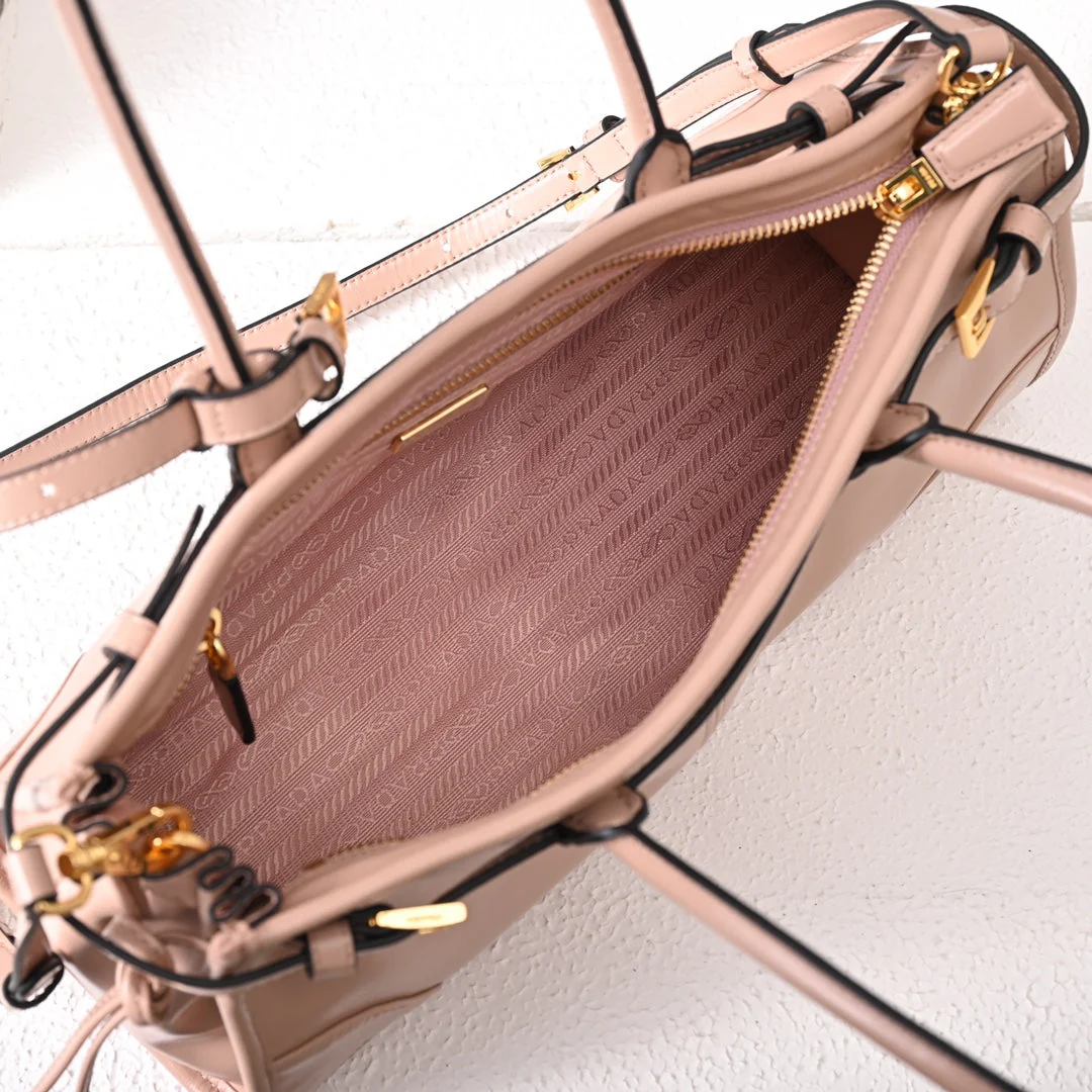 PD LuxSoft Medium leather handbag
