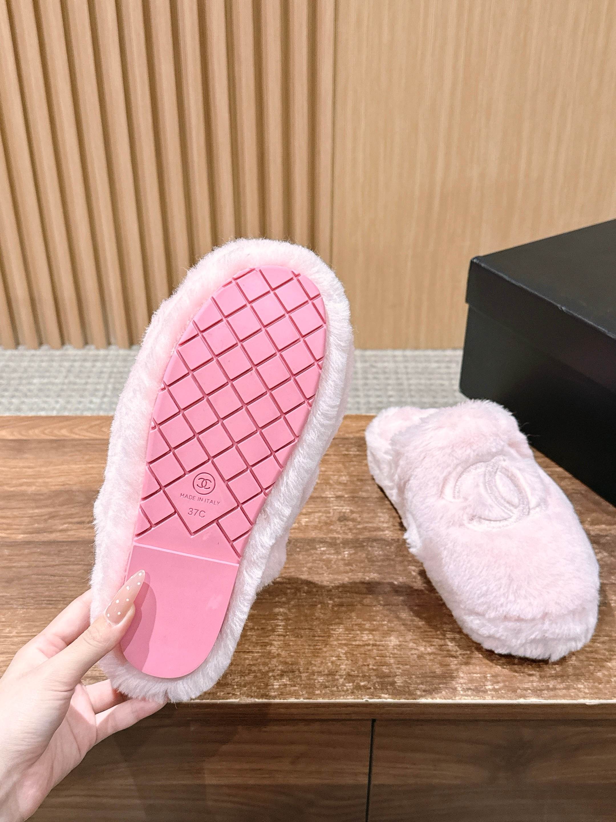 Chan 25fw fluffy slippers