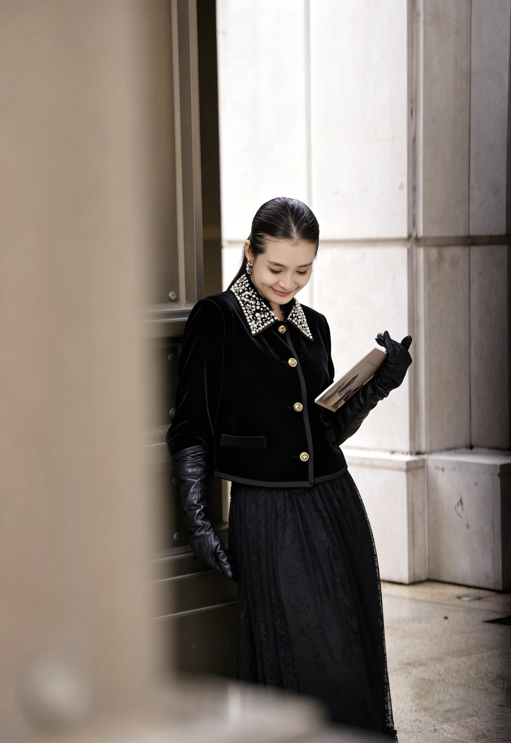 Miu 26fw cropped beading velvet jacket