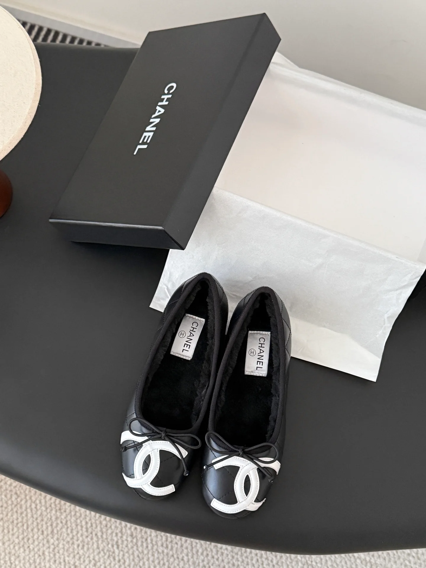 Chan 25fw fleece lined flats