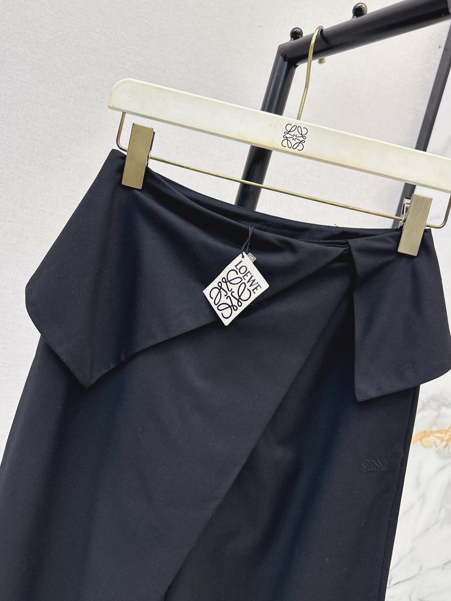 Loe 26fw asymmetric wide-leg pants