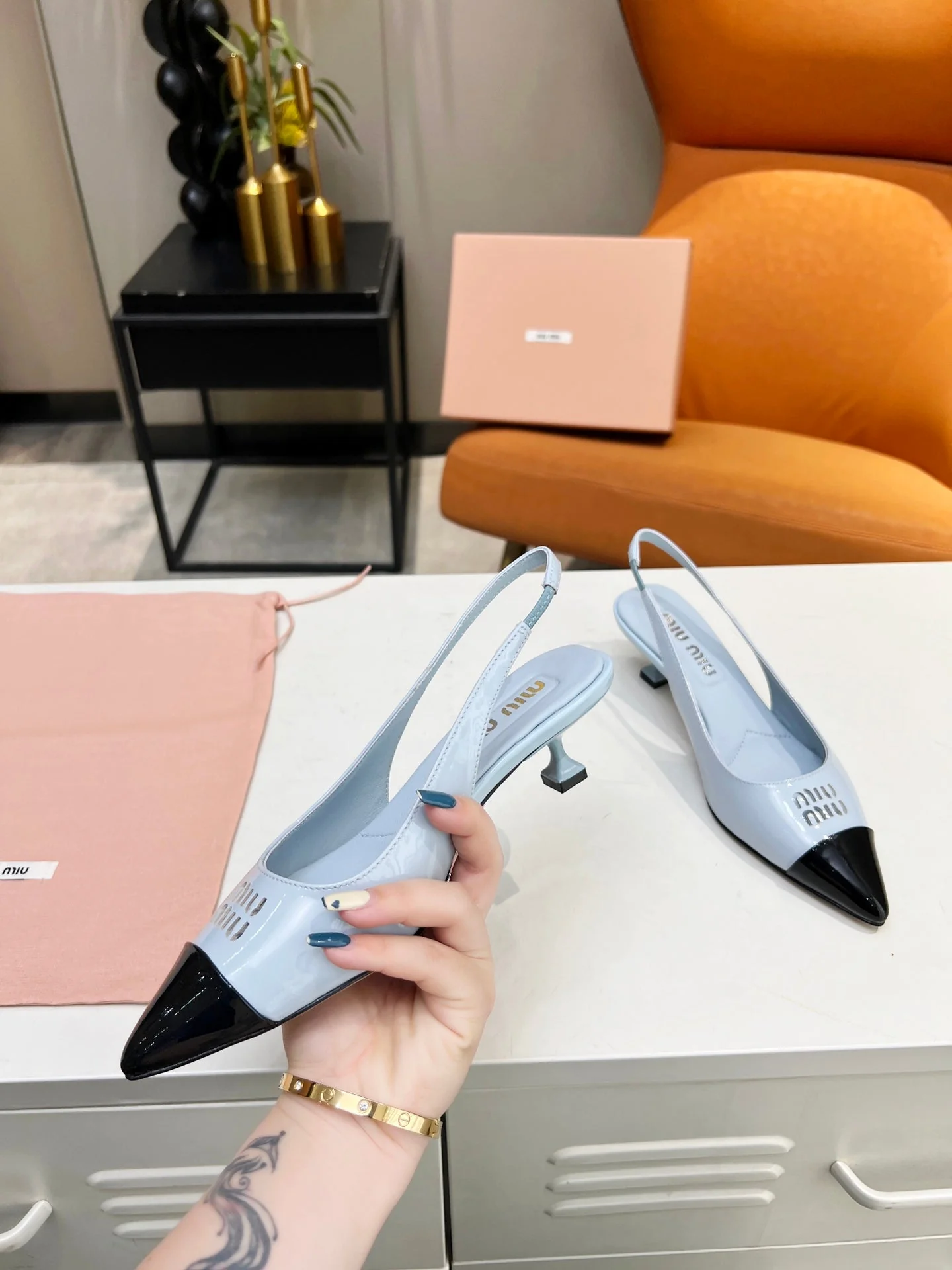 MI Slingback pump
