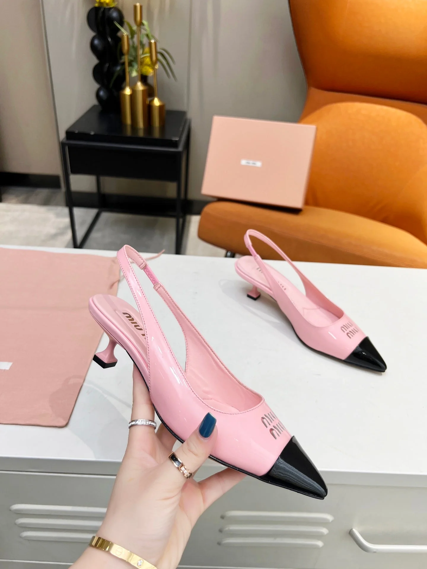 MI Slingback pump