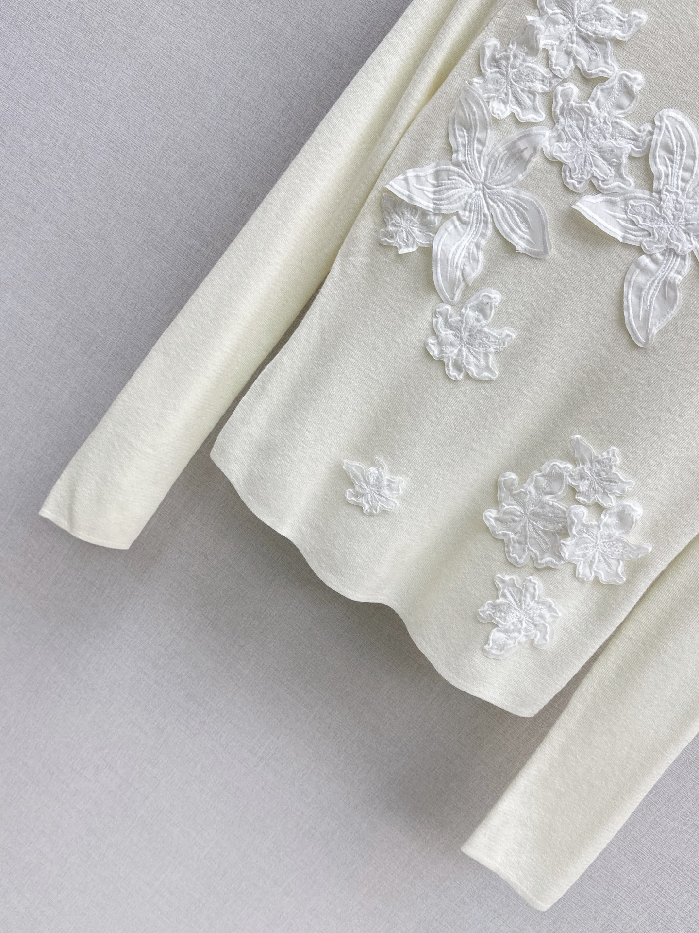 ES 26fw lace embroidery knit sweater