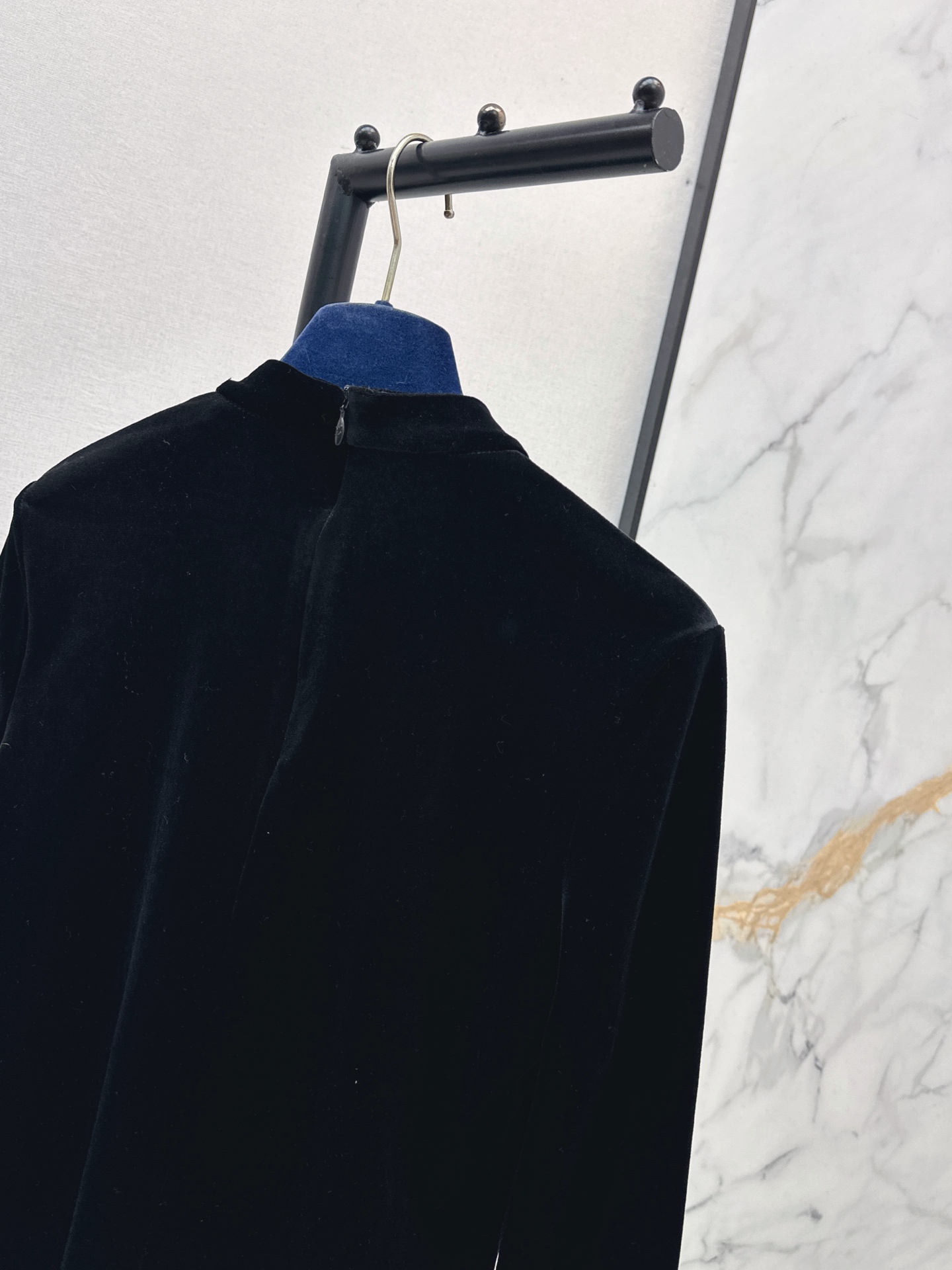 Loui 26fw velvet basic tee