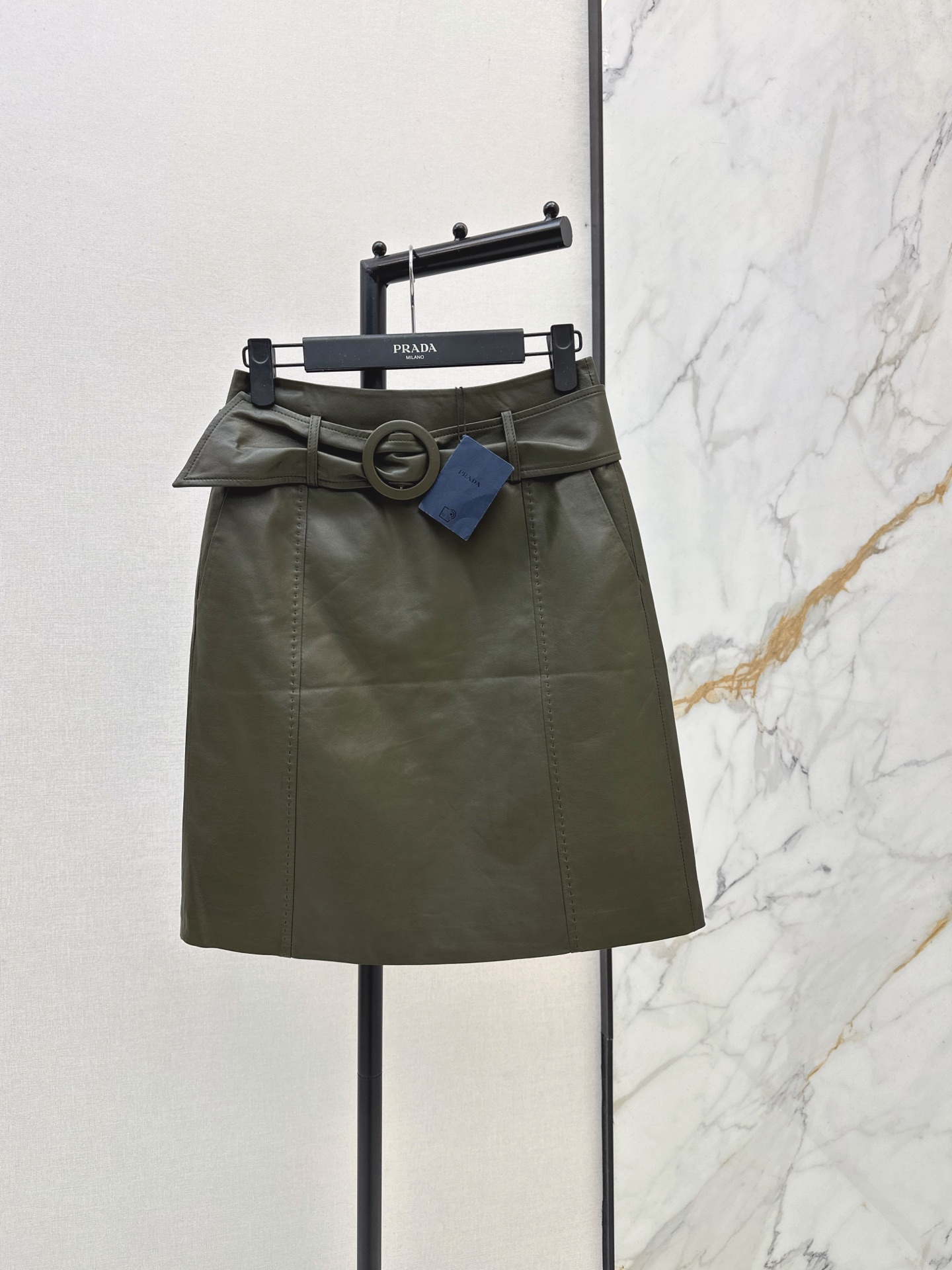 Pra 26fw leather belted skirt