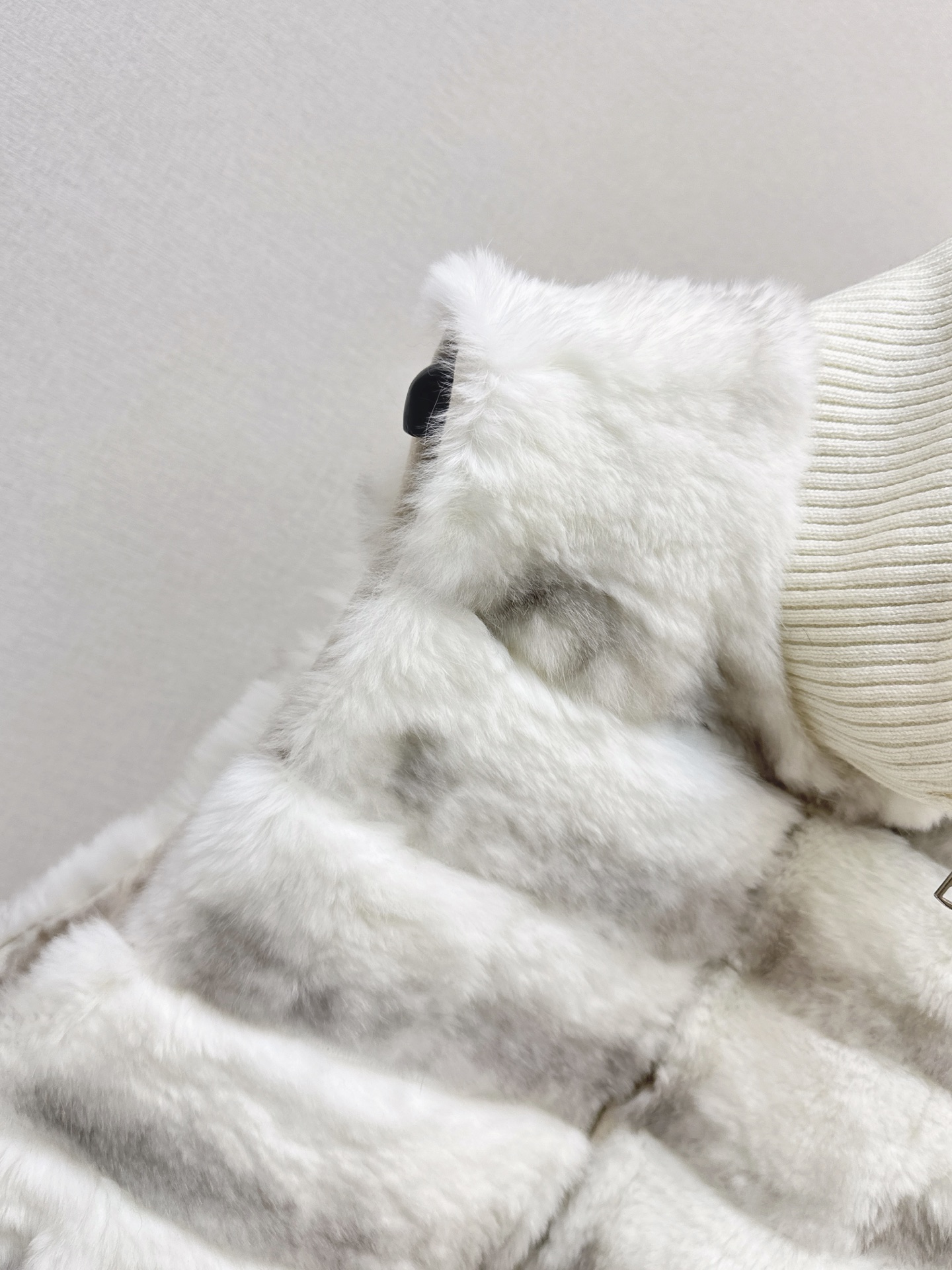 Sain 26fw reversible fur vest jacket