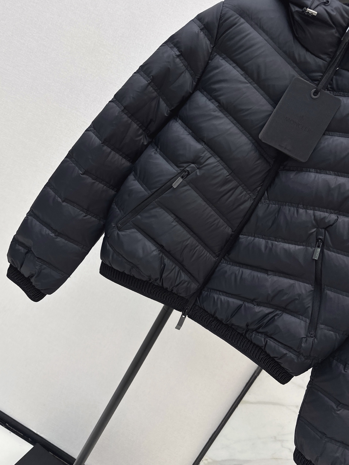 Monc 26fw cropped hooded down jacket