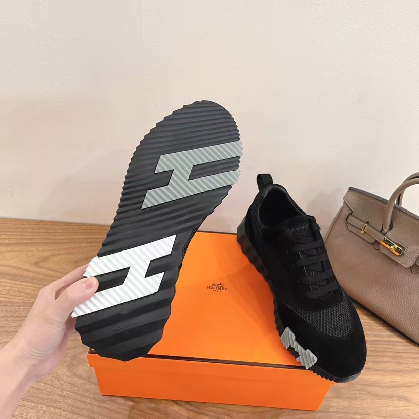 Herm bouncing sneakers