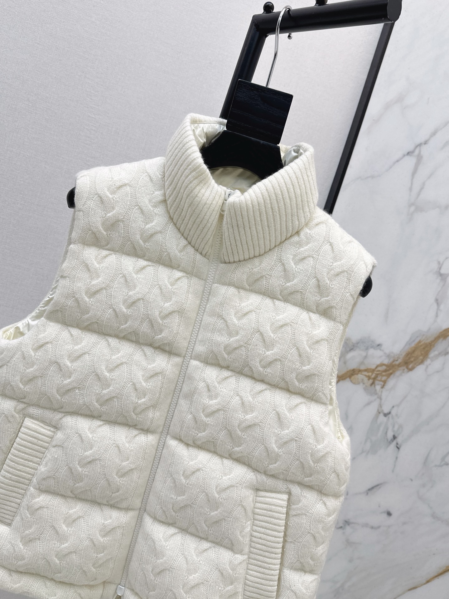 Brun 26fw knit contract down vest