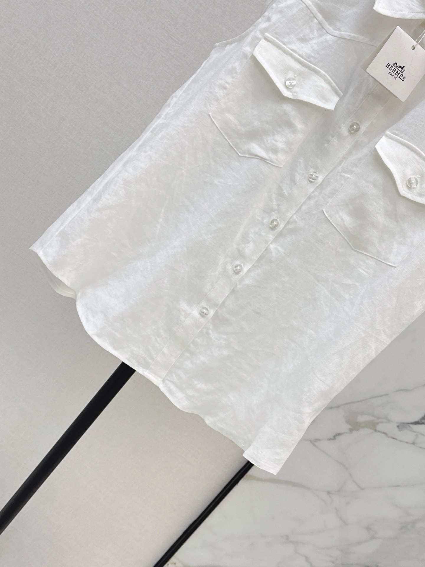 Her 26ss sleeveless linen shirt