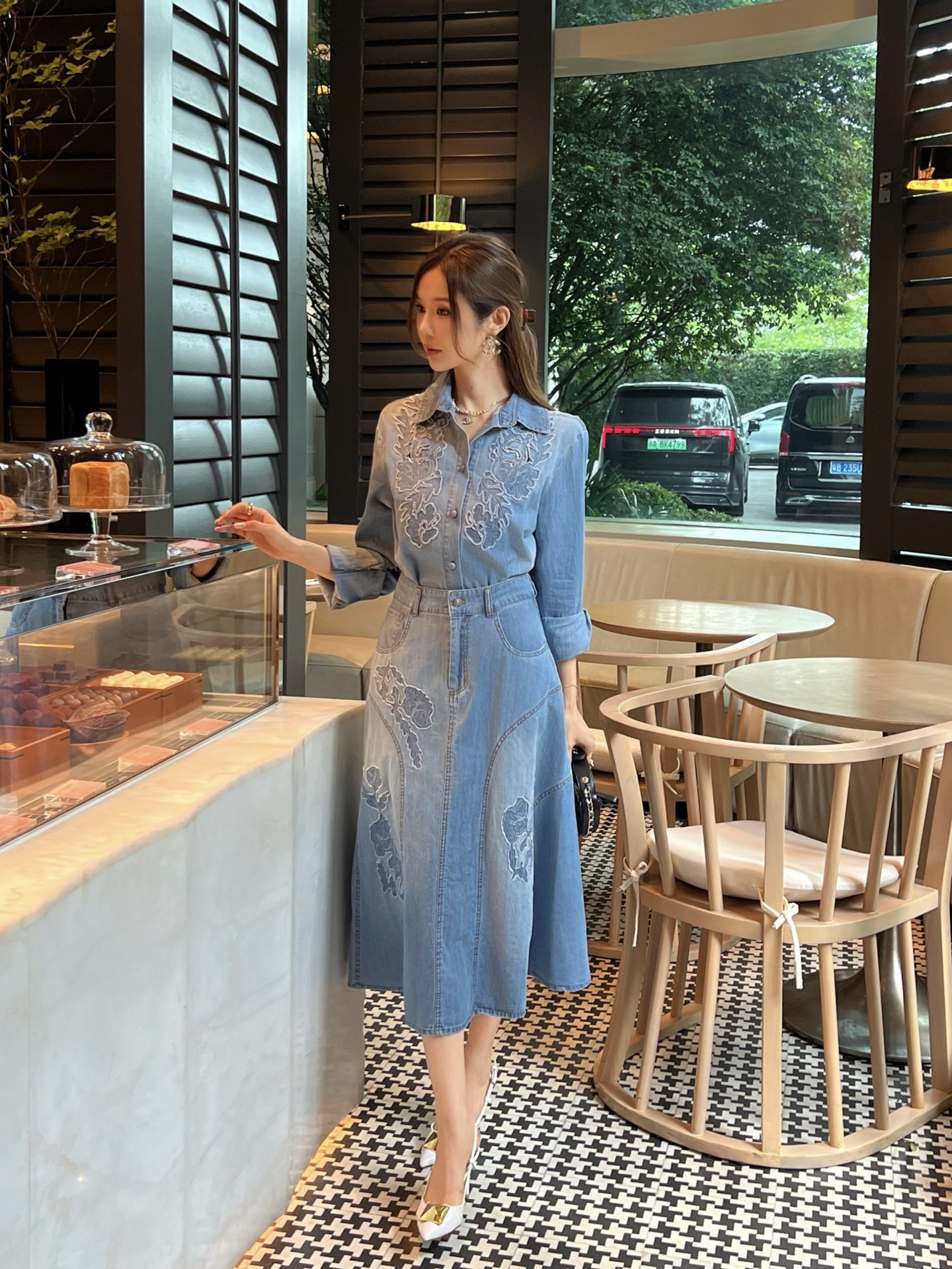 ES 26fw lace embroidery shirt