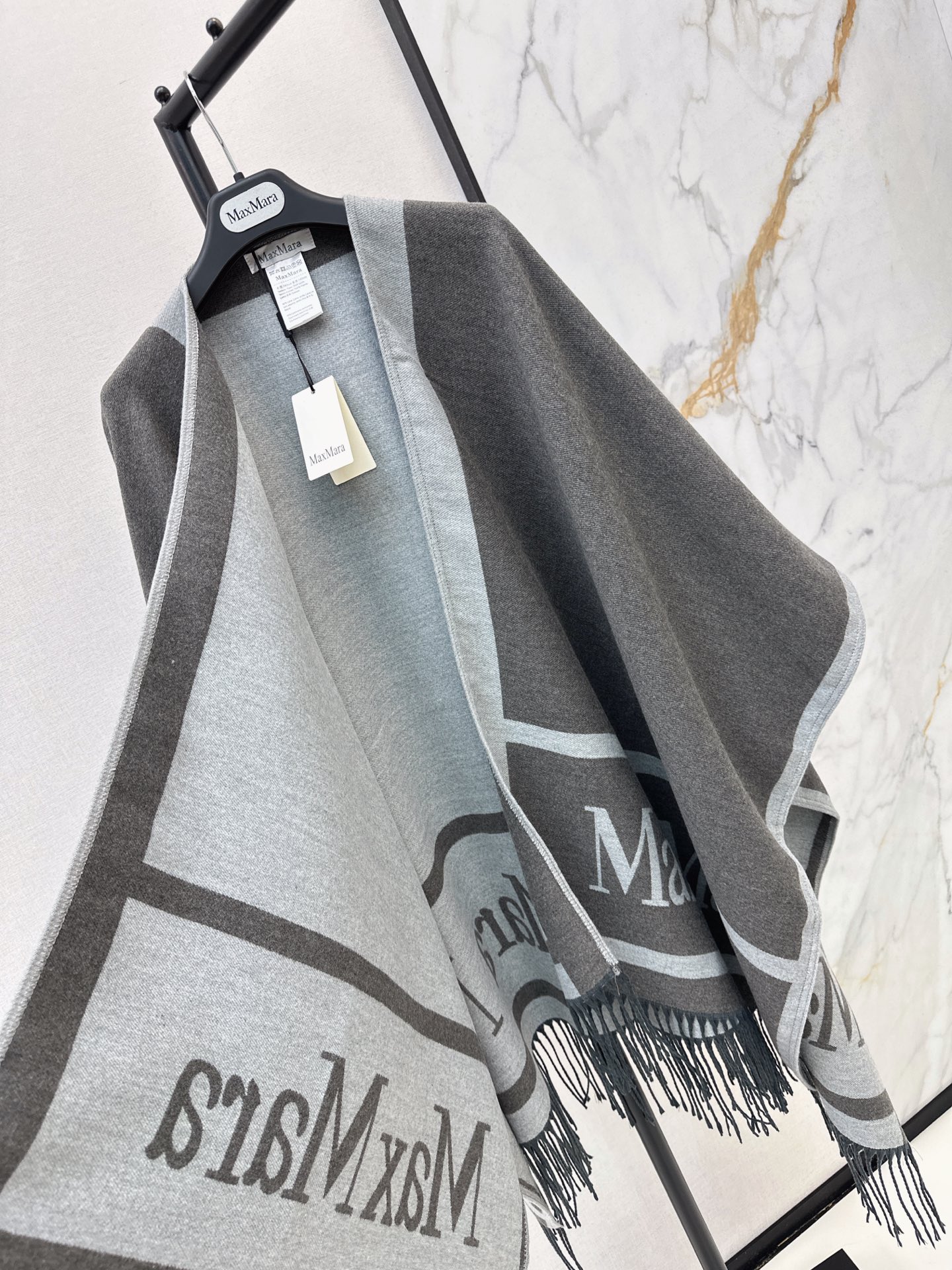 Max 26fw jacquard shawls