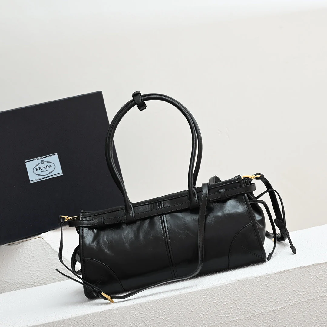 PD LuxSoft Medium leather handbag
