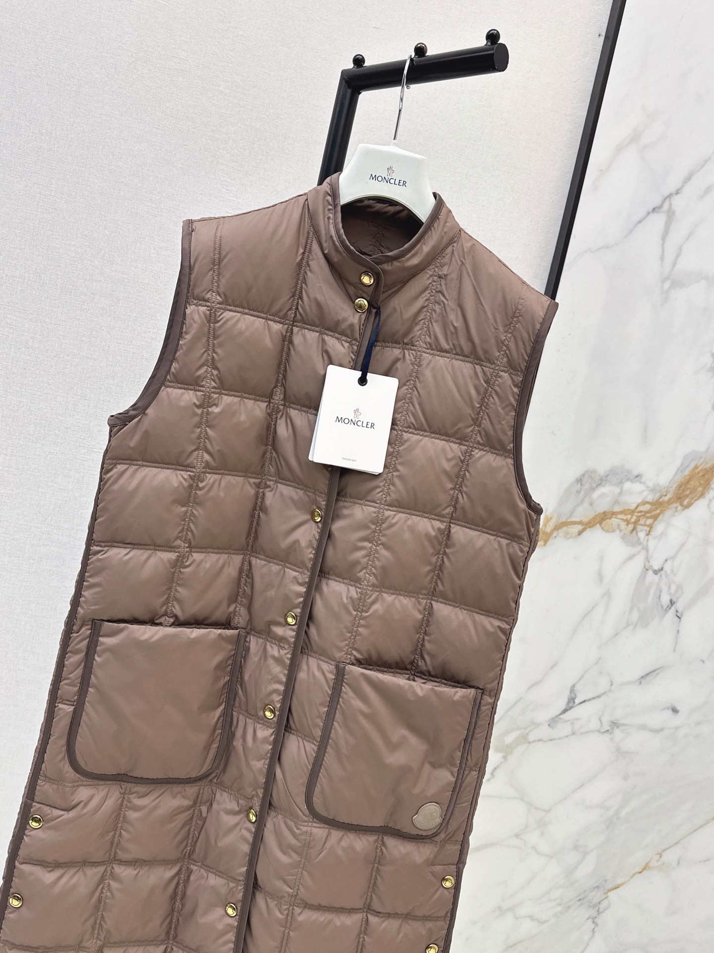 Monc 26fw long down vest