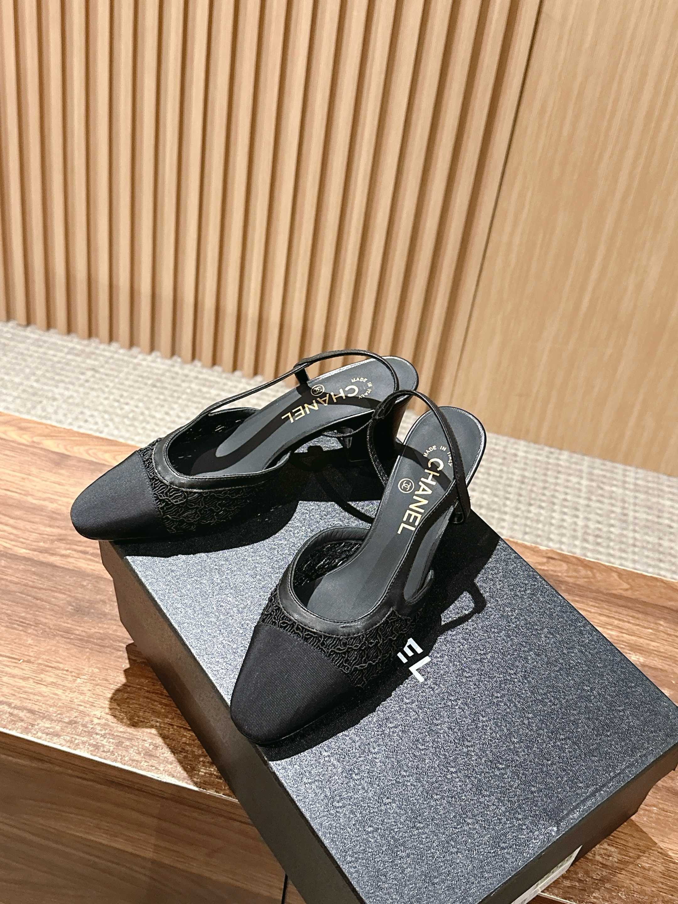 Chan 25fw lace slingback chunky heels