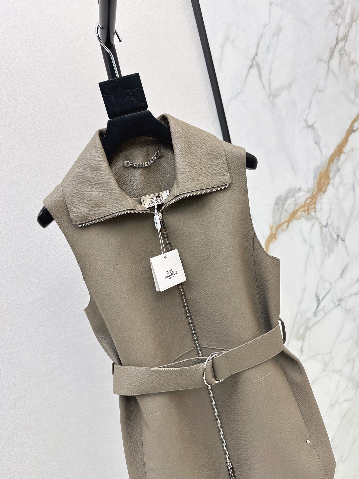 Her 26fw belted leather vest jacket
