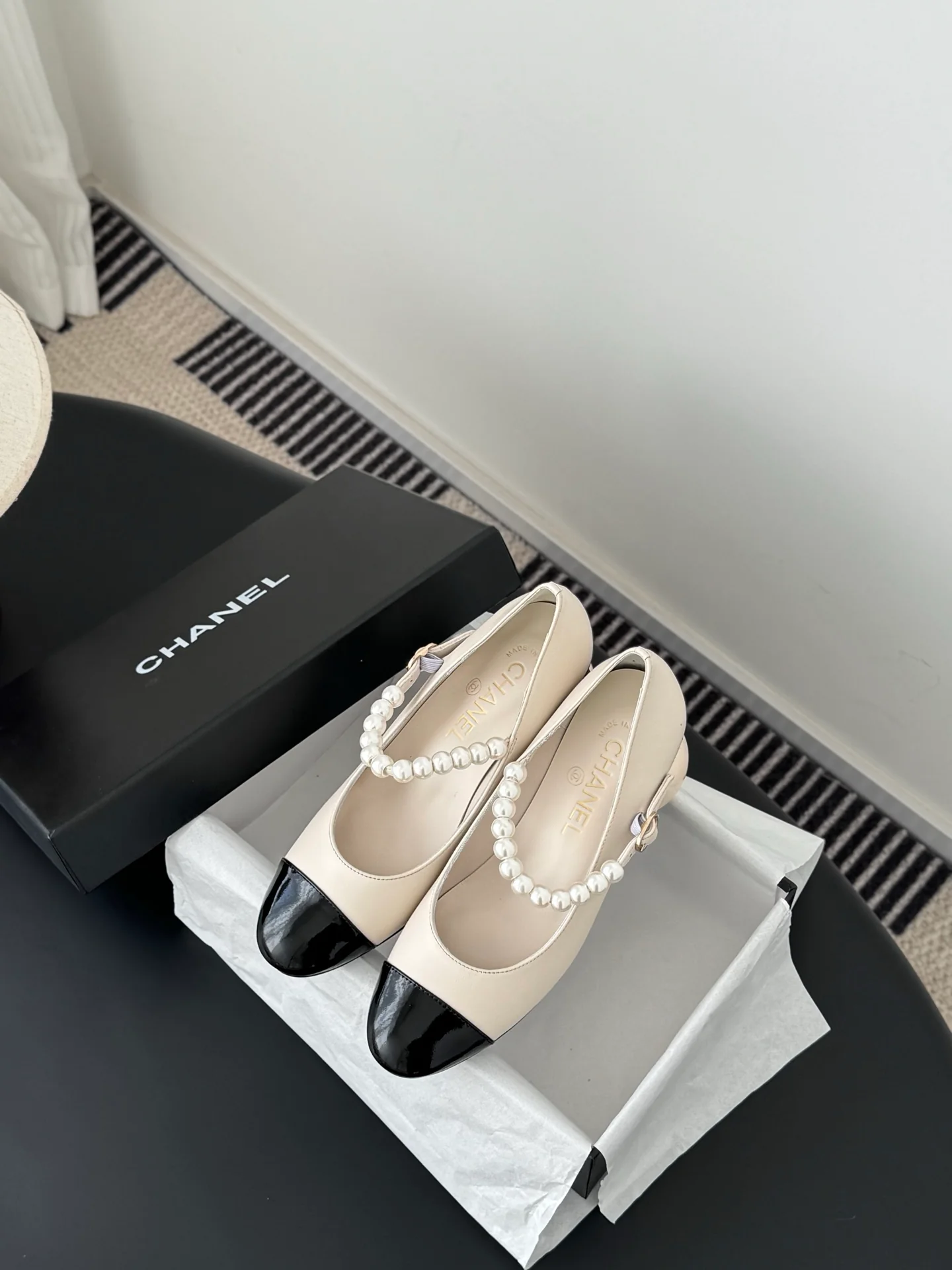 Chan 26ss pearl mary jane flats