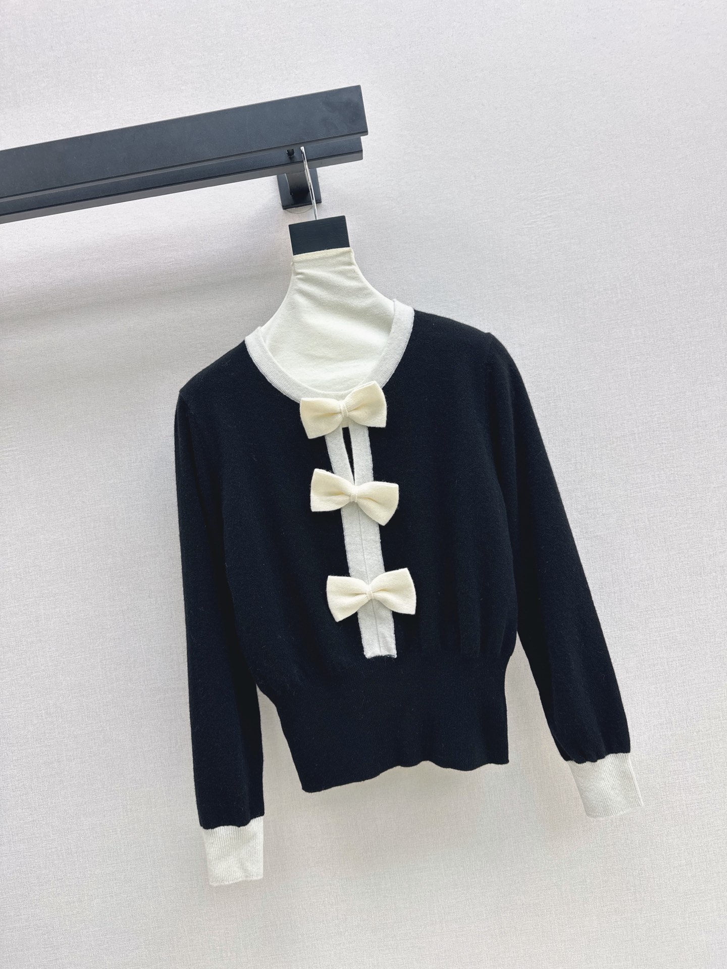 Chan 26fw 3d bow sweater