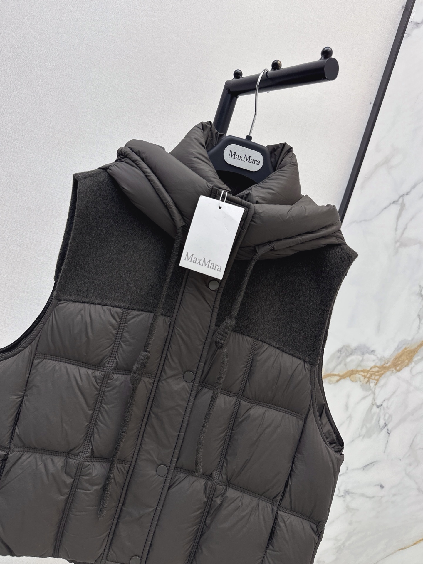 Max 26fw knit contract hooded down vest