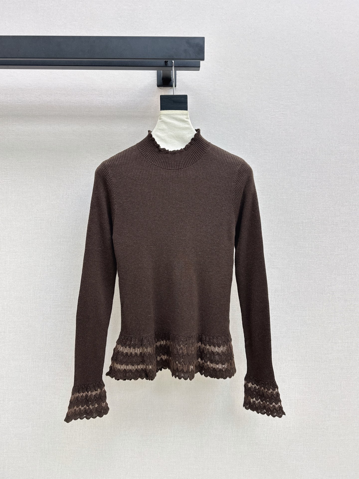 ES 26fw ruffle basic tee