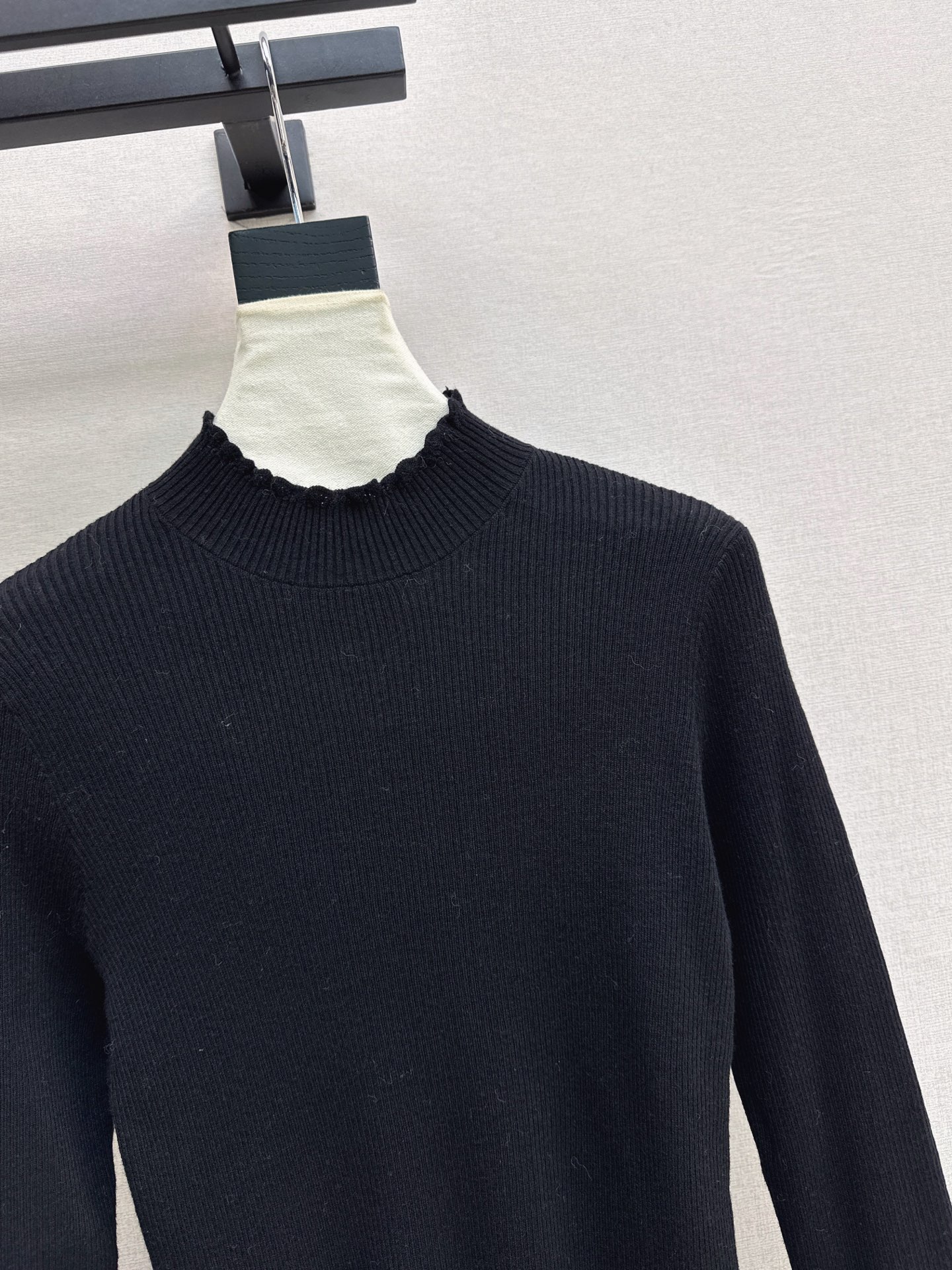 ES 26fw ruffle basic tee