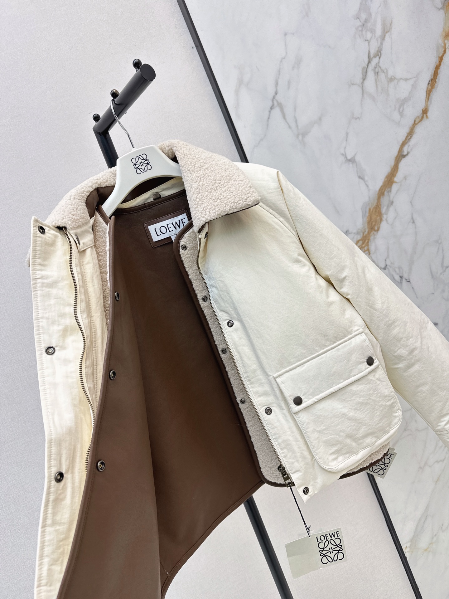 Loe 26fw sherpa-collar down jackey with detachable teddy-fleece vest