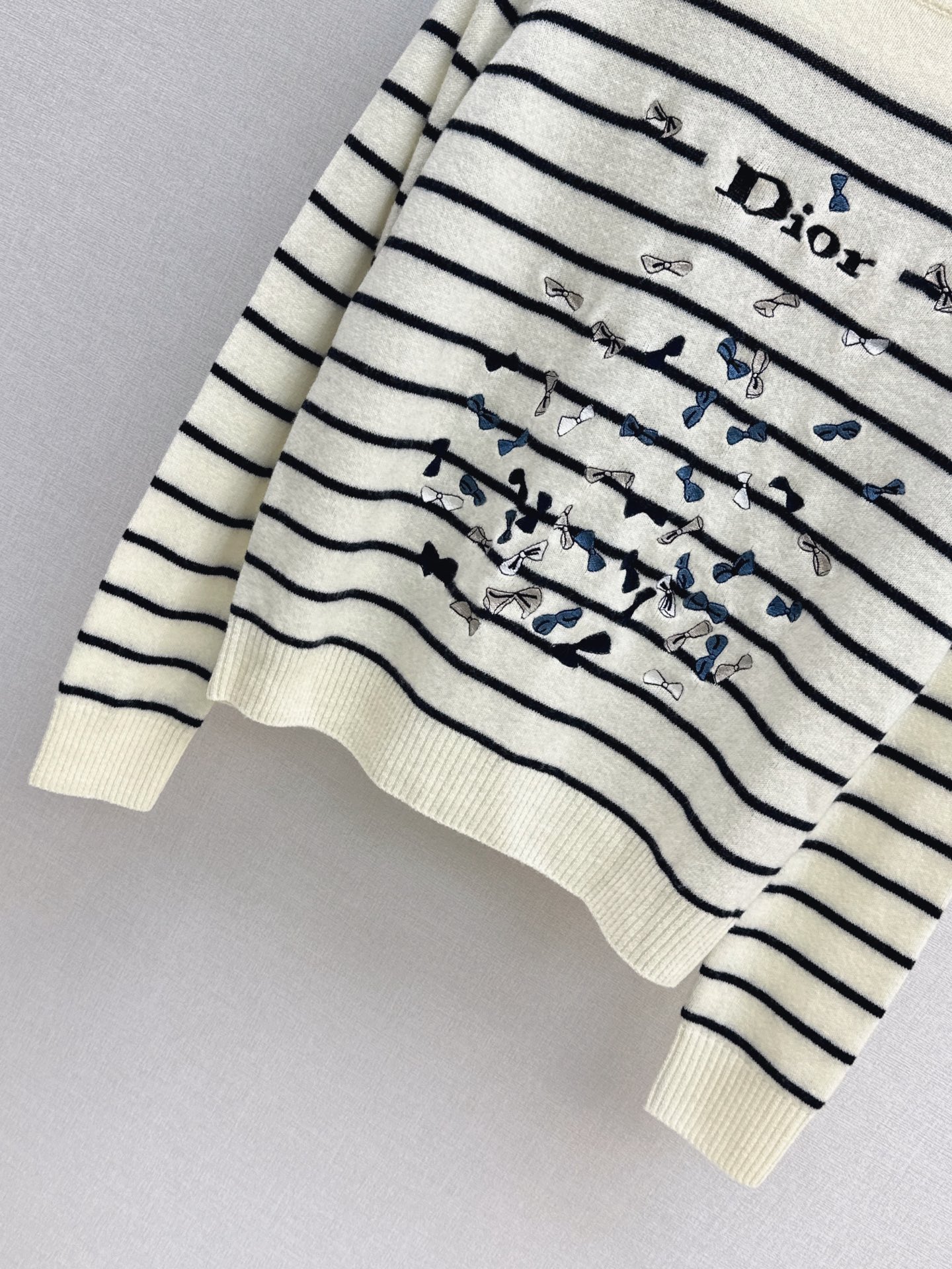 CD 26fw stripe bow knit sweater