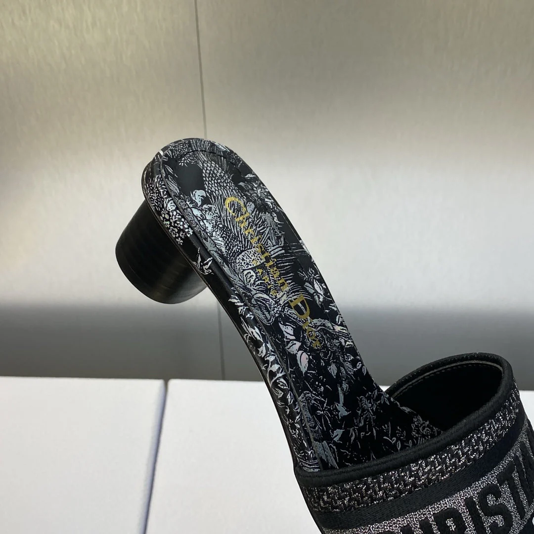 CD 25ss DWAY slippers
