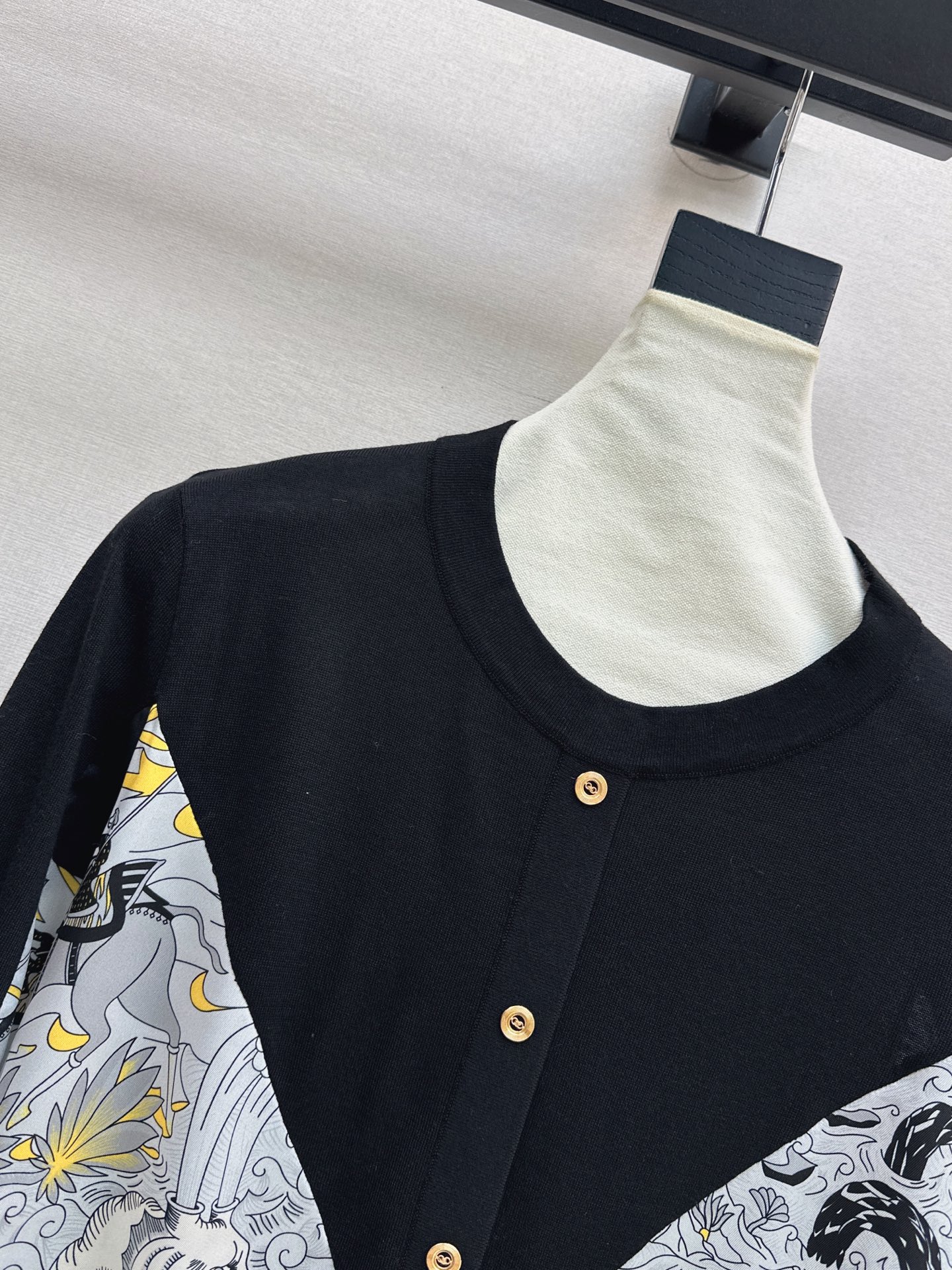 Her 26fw print knit cardigan