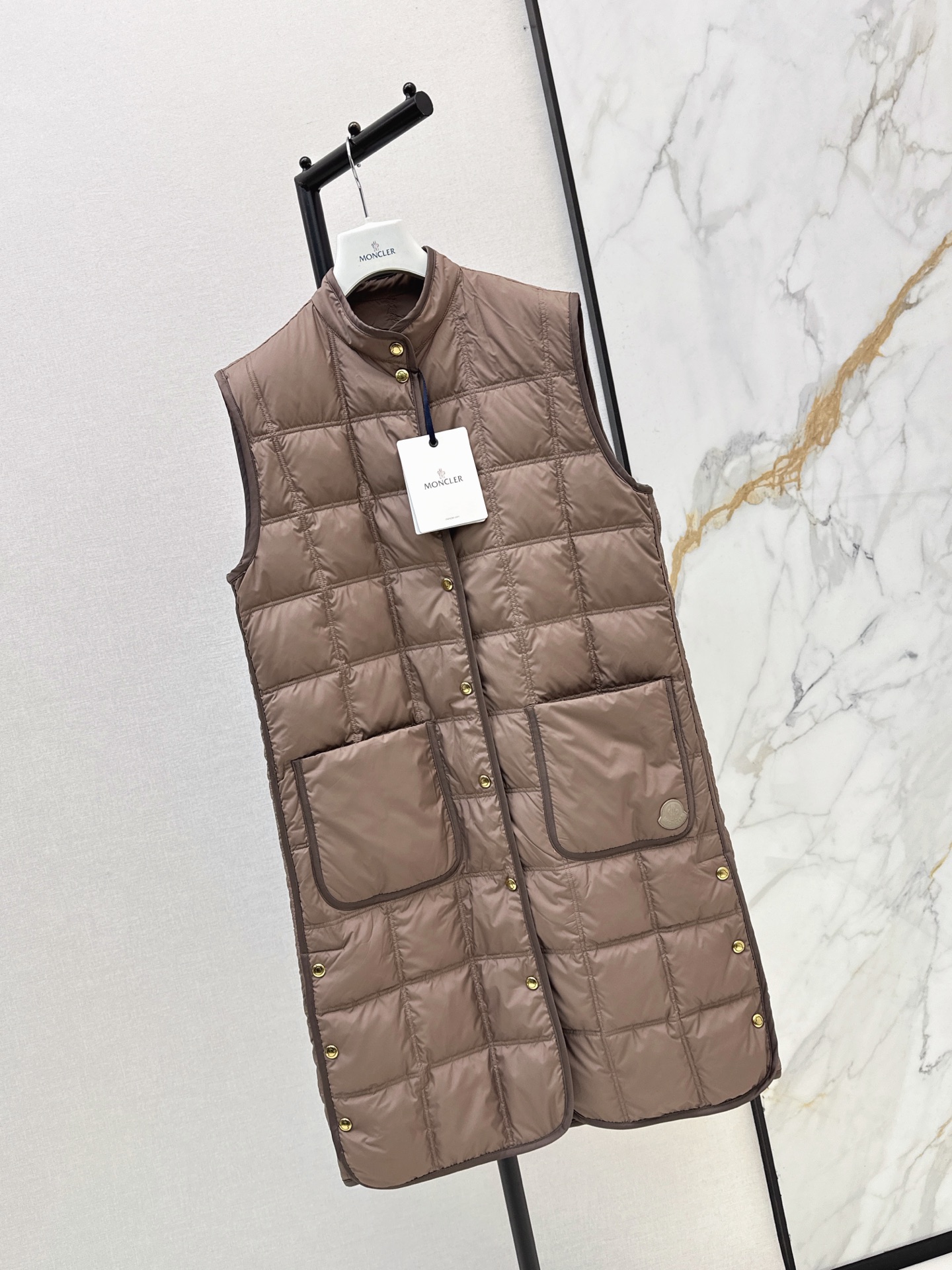 Monc 26fw long down vest