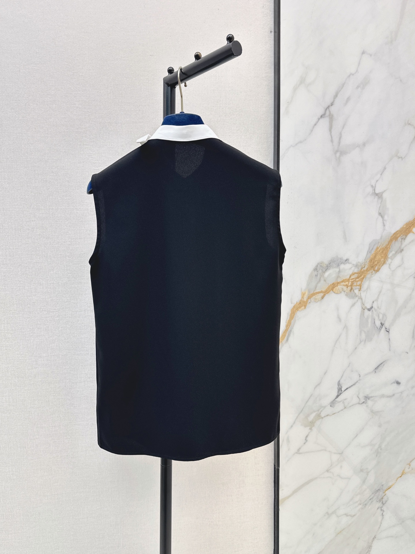 Loui 26fw sleeveless bow shirt