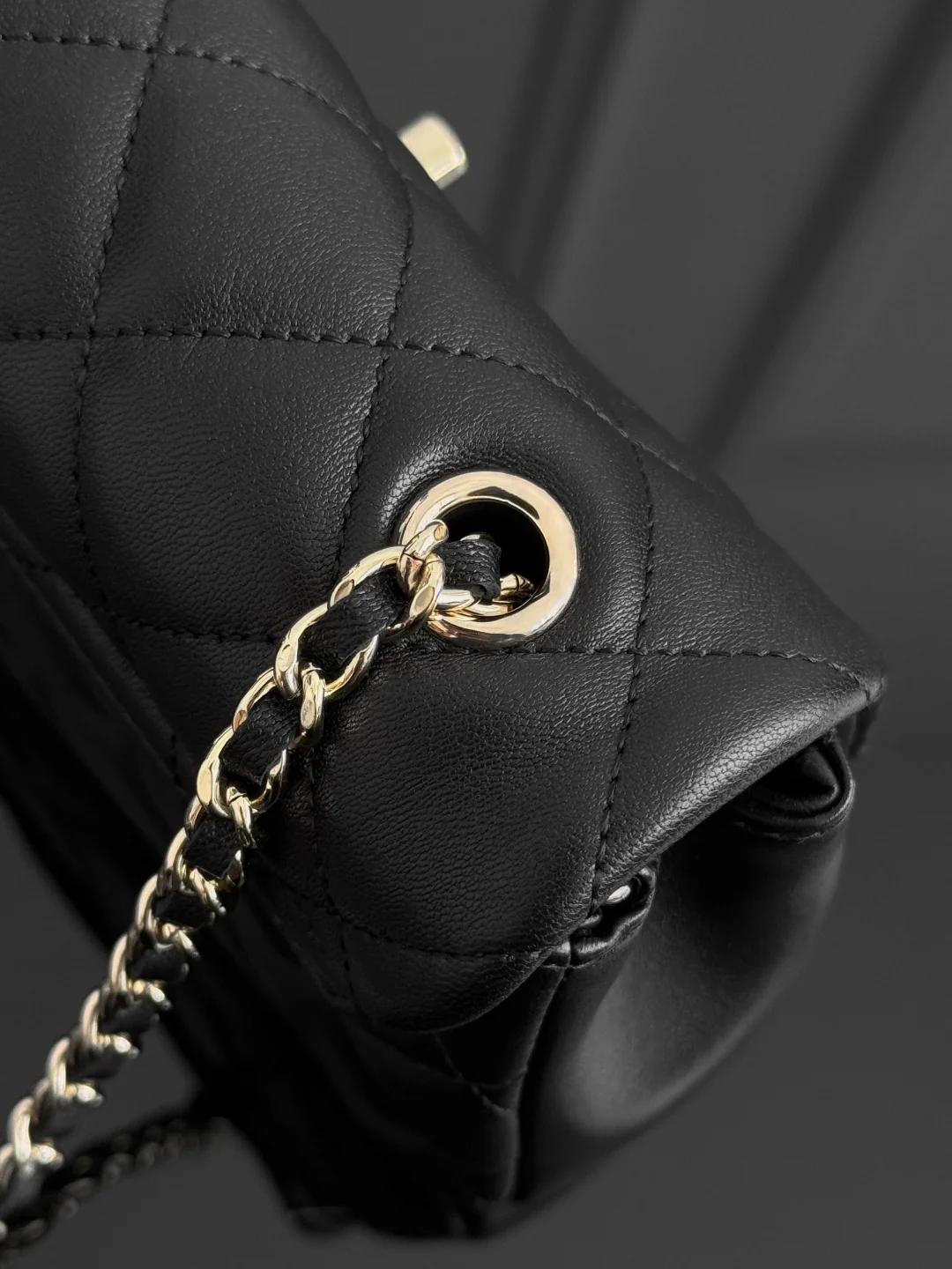 Chan 25S chain shoulder bag