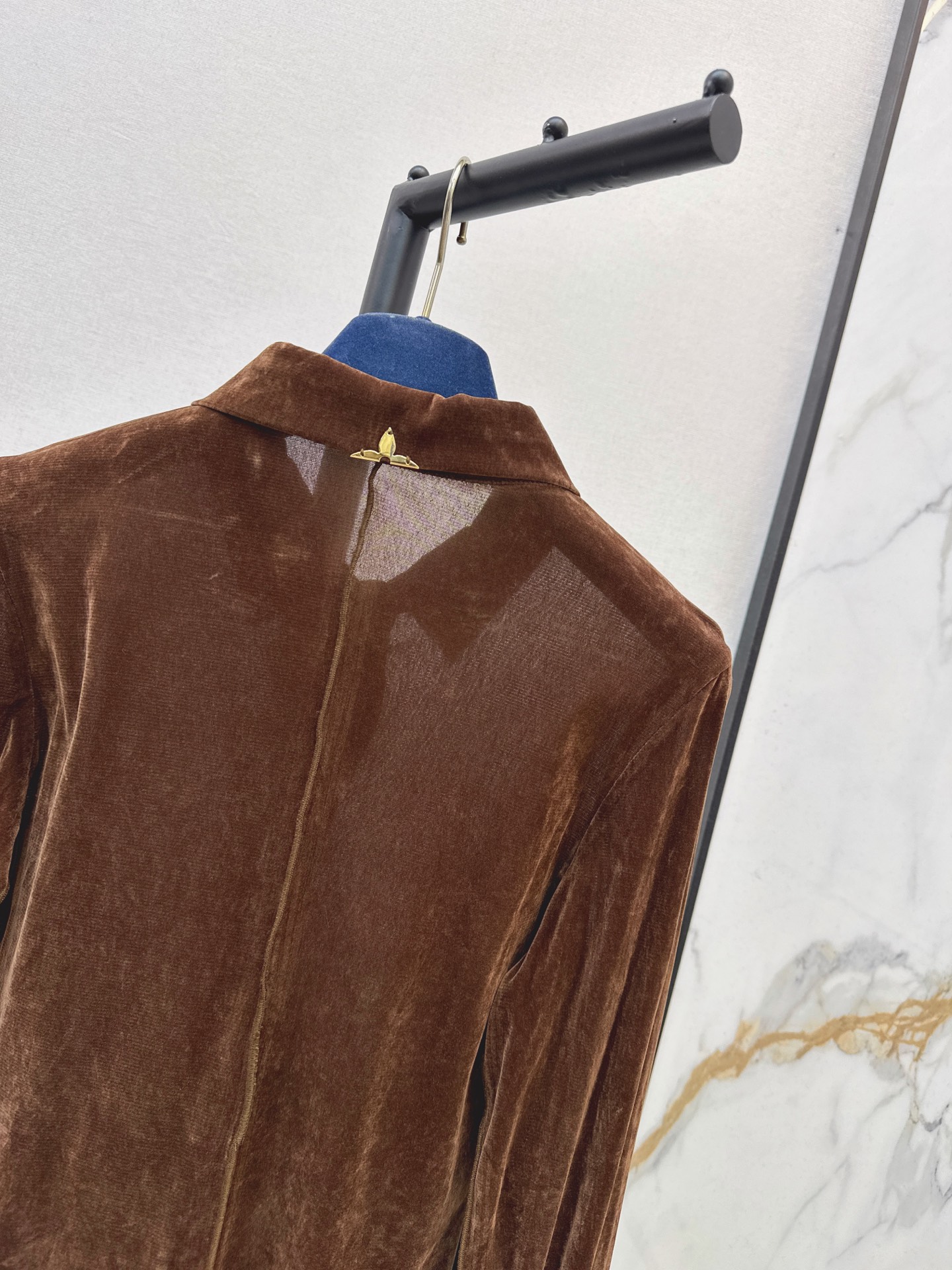 Loui 26fw velvet slim-fit top