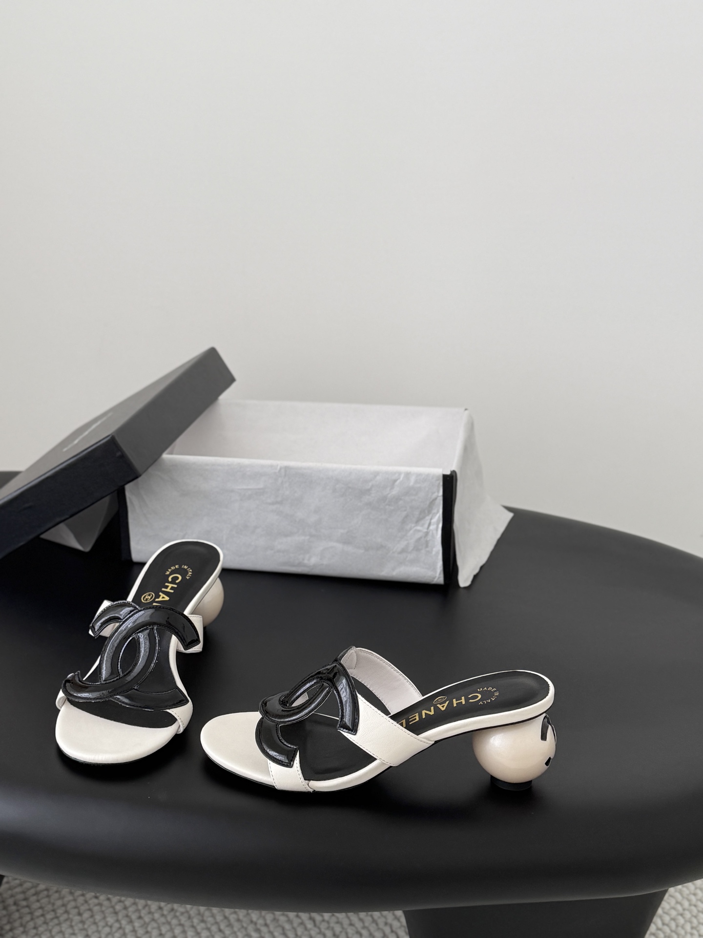 Chan 26ss chunky heel sandals