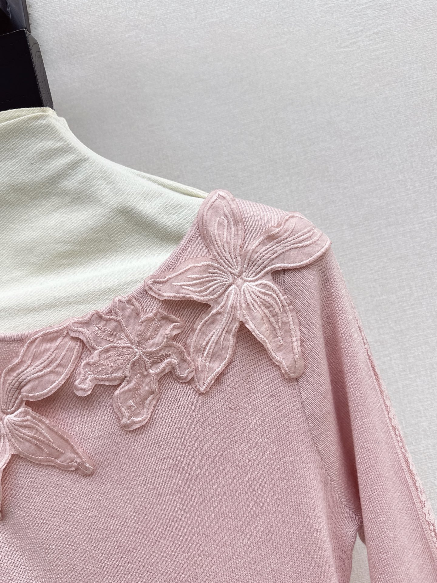 ES 26fw lace embroidery knit basic tee