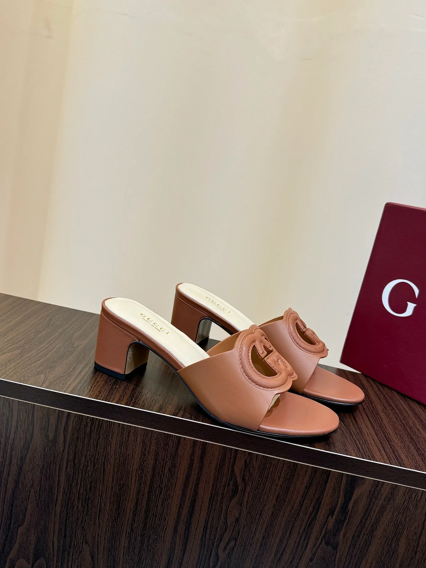 Gucc 25fw slide sandals