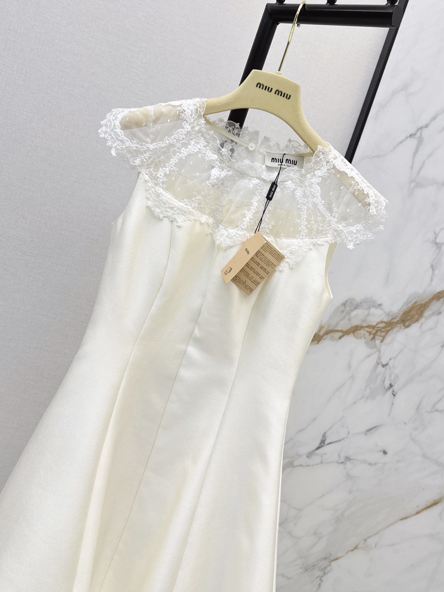 Miu 26ss lace contract dress